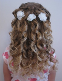 праздничные прически на распущенные волосы девочек праздничные прически на распущенные волосы девочек